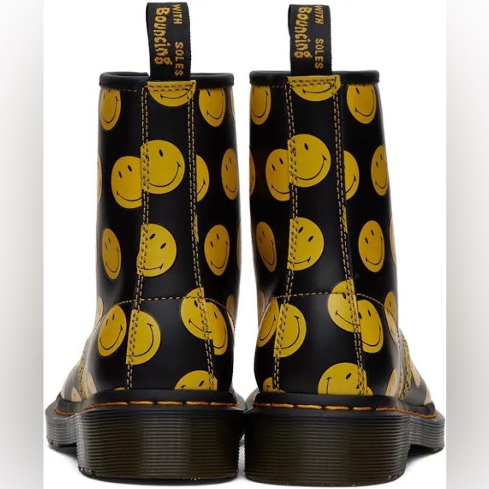 Smiley Dr Marten Limited Edition - Picture 9 of 15